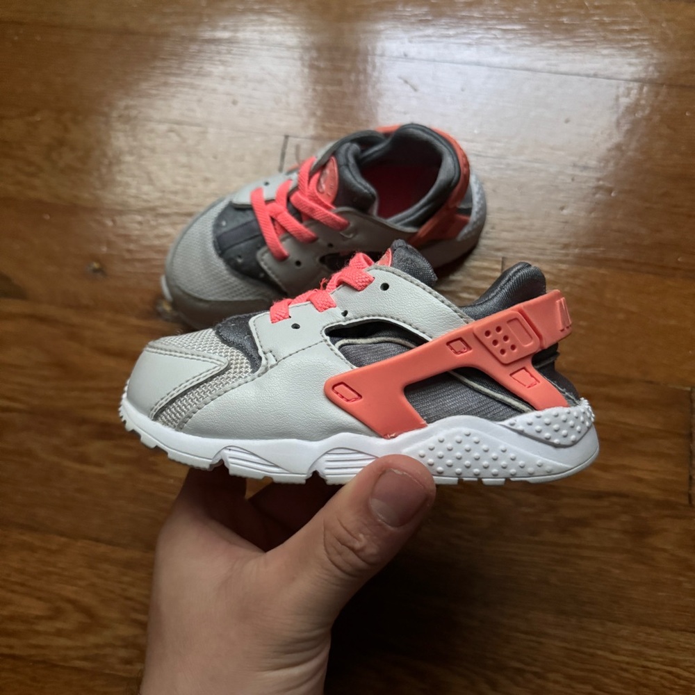 Girls Grey Nike Huarache shoes